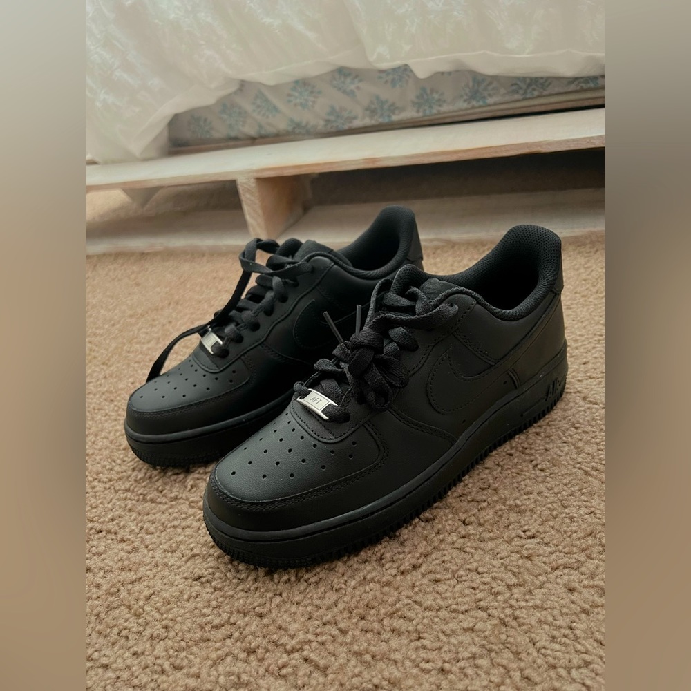 *BRAND NEW* Nike Air Force 1 '07 - Black - W 7.5 / M 6
